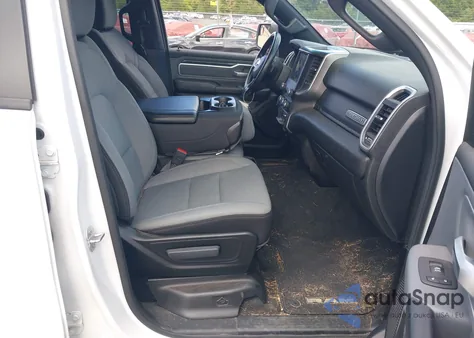 2021 Ram 1500 Big Horn 4X4 6'4 Box z USA, uszkodzony, nr VIN 1C6SRFBT7MN757888